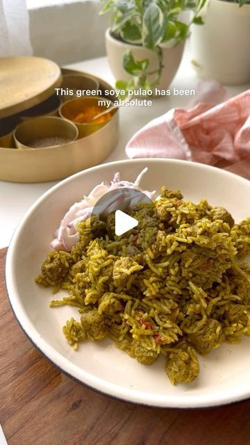 Soya Pulao Recipe, Soya Rice Recipe, Palav Recipes, Green Rice Recipe, One Pot Recipes, Broccoli Carrot, Green Rice, Pulao Recipe, Green Peas