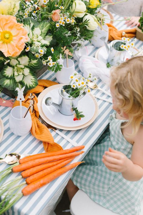 Peter Rabbit Inspired Easter Party – Beijos Events Easter Recipes Dessert, Brunch For Kids, Easter Brunch Decorations, Easter Brunch Tablescape, Dessert Easter, Easter Brunch Menu, Peter Rabbit Birthday, Peter Rabbit Party, Easter Event