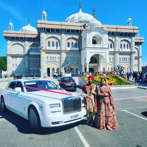 The Rolls Royce Phantom at Gravesend Gurdwara on Thursday for the wedding of Sanveer & Manpreet #xclusiveservices #rollsroycephantom #weddingcar @xclusiveservicesltd working alongside @gravesendgurdwara Guruvayur Temple Wedding, Gravesend Gurdwara, Gomesi Uganda Wedding, Anand Karaj Decor Gurudwara, Guruvayoor Marriage Photos, Rolls Royce Phantom, Royce, Rolls Royce, Rolls