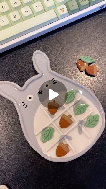 muraly on Instagram: "newest clay creation 💛🌱 this is probably my most favorite thing i’ve ever made i love how it turned out!!   which character should I make next! 🤔 . . . . . . . . #studioghibli #clay #handmade #ghibli #totoro #art #painting #acrylic" Studio Ghibli Clay Tray, My Neighbor Totoro Clay, Totoro Clay Art, Clay Dry Air, Trinkets Clay, Studio Ghibli Clay Art, Studio Ghibli Clay, Totoro Clay, Studio Ghibli Diy