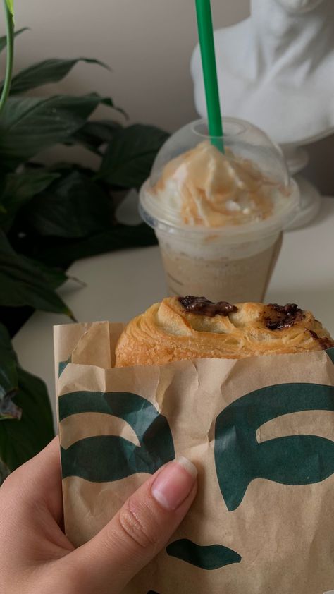 Chocolate Croissant Starbucks, Iced Coffee And Croissant, Starbucks Chocolate Croissant, Starbucks Croissant, Croissant Chocolate, Starbucks Breakfast, Fall Core, Starbucks Chocolate, Starbucks Drink Menu