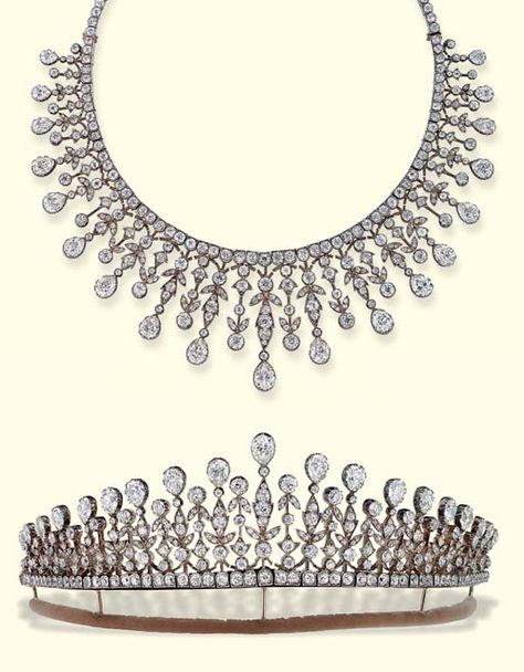 CARTIER ANTIQUE DIAMOND NECKLACE/TIARA  Designed as a graduated fringe of pear-shaped diamonds suspended from knife-edge surmounts of foliate design with diamond collet detail to the old-cut diamond line neckchain, with tiara fittings and screwdriver, mounted in silver and gold, circa 1890, 36.1 cm. long, in velvet fitted case  Signed S. Cartier Fringe Tiara, Antique Diamond Necklace, Tiara Necklace, Beautiful Tiaras, Diamond Tiara, Jewelry Appraisal, Royal Jewels, Royal Jewelry, Crown Jewels