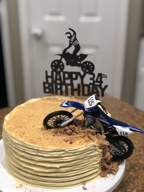 Dirt Bike Smash Cake, Dirt Bike Birthday Theme, Diy Dirt Bike Cake, Motocross Cake Ideas, Motorcycle Cake Kids, Bike Cakes For Boys, Dirt Bike Cakes For Boys, Dirt Bike Cupcakes, Motor Bike Cake