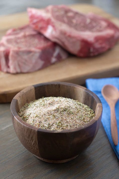 Santa Maria Seasoning is a flavorful spice blend that is perfect for tri-tip steak as well as a variety of other meats. #seasoningblend #spicemix #santamariaseasoning #santamariabbq #tritip via @thecookful Santa Maria Seasoning Recipe, Pork Tri Tip Recipe, Cowboy Mexican, Santa Maria Seasoning, Steak Rub Recipe, Steak Rubs, Mexican Spanish, Spanish Recipes, Grilled Meats