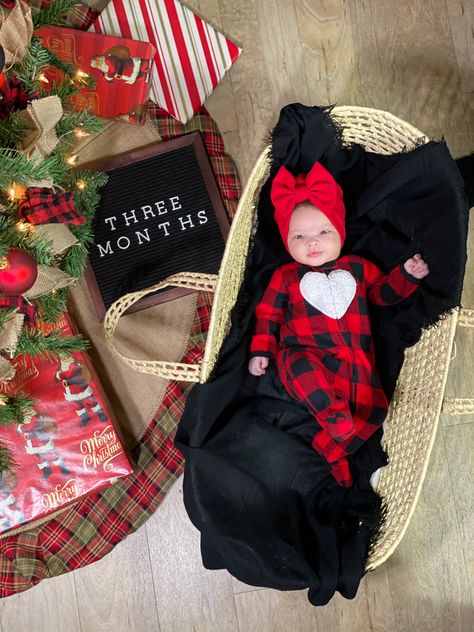 December Baby Month Picture, Christmas Milestone Picture Ideas, Christmas Monthly Milestone Pictures, December Baby Pictures, Christmas 3 Month Old Pictures, December Milestone Pictures, 3 Month Old Baby Pictures Christmas, December Milestone Baby Pictures, December Monthly Baby Photos