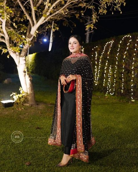 Qawali Night, Lace Dress Design, Velvet Dress Designs, Latest Dress Design, Fancy Sarees Party Wear, Beautiful Casual Dresses, Simple Black Dress, Pakistani Fancy Dresses, Pakistani Fashion Party Wear