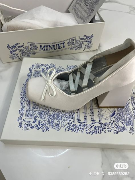 White Ballet Flats, Ballet Heels, Feminine Shoes, Heels Aesthetic, Aesthetic Shoes, Swag Shoes, White Heels, Pretty Shoes, Dream Shoes