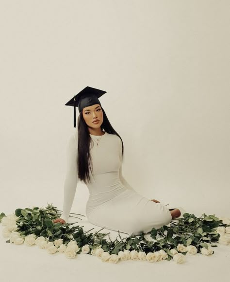 College Grad Pictures, High School Graduation Pictures, Nursing Graduation Pictures, Graduation Shoot, Masters Graduation, Most Beautiful Flower, College Graduation Photoshoot, College Graduation Pictures Poses, Graduation Look