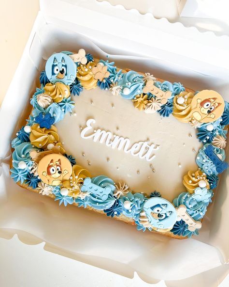 Bluey Cake Ideas Smash Cake, Bluey Birthday Girly Cakes, Bluey Themed Treats, Bluey Cupcake Cake Ideas, Bluey Sheet Cake For Girl, Bluey Cookie Cake, Bluey 2nd Birthday Cake, Bluey Cupcake Cakes, Bluey Desserts