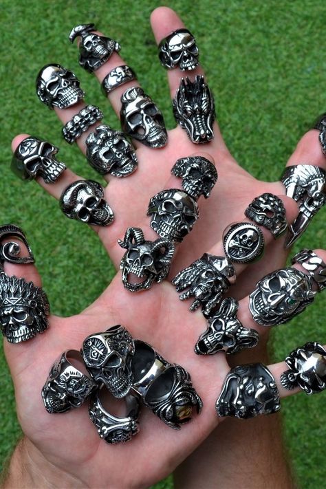 Calaveras Aesthetic, Stile Punk Rock, Gothic Jewelry Rings, Joe Black, Man Jewelry, Grunge Jewelry, Man Ring, Mens Fashion Jewelry, Mens Rings Fashion