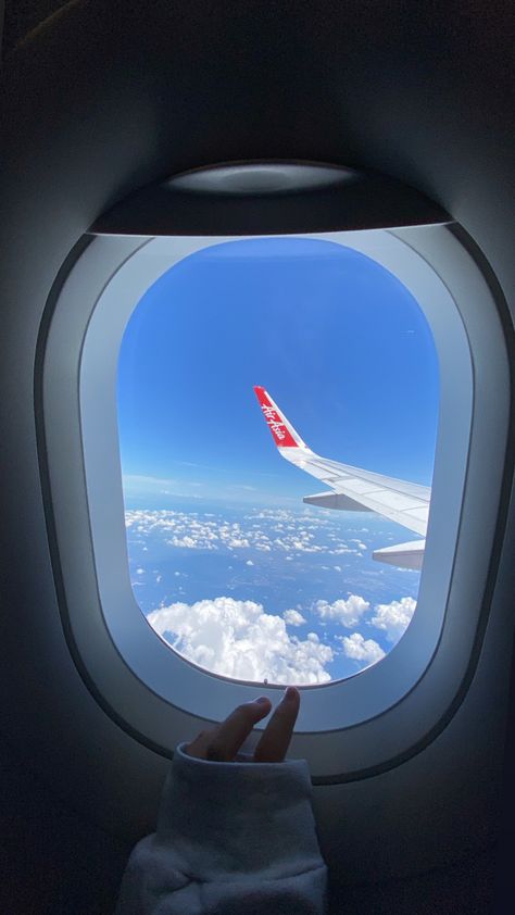 Vietnam Airport, Travel Aesthetics, Airplane Window, Cute Couple Poses, Travel Bug, Couple Poses, Travel Bugs, Iphone Wallpapers, Couple Posing