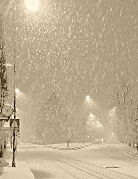 I loved nights like this so quiet and peaceful watching the snow falling cars passing bye without much noise this is my childhood I Love Snow, Winter Schnee, Winter Szenen, Gifts For Boyfriend, Winter Magic, Christmas Gifts For Boyfriend, Winter Scenery, Winter Beauty, Snow Scenes