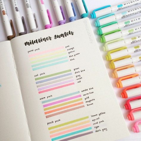 If you want to start a bullet journal but don’t know how to do it, here you’ll find 8 tips on how to start a bullet journal and be successful! From bullet journal supplies to bullet journal layout ideas. This complete guide for beginners is perfect to get started in the bullet journaling world. You also get a FREE printable bullet journal kit with bujo stickers, habit tracker, weekly spread log and more! Highlighter Swatches, Mildliner Highlighters, Zebra Mildliner, Bullet Journal How To Start A, Bullet Journal Notes, Bullet Journal Aesthetic, Notes Inspiration, Cute School Supplies, School Study Tips