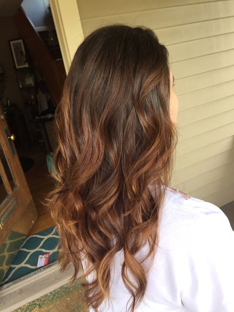 Brown Hair With Strawberry Balayage, Auburn Balayage Brown Hair, Brunette And Auburn Hair, Auburn Bayalage Hair Brunettes, Subtle Auburn Balayage, Brunette Balayage Hair Red Undertones, Auburn Balayage Brunette, Warm Copper Balayage Brunette, Auburn Balayage