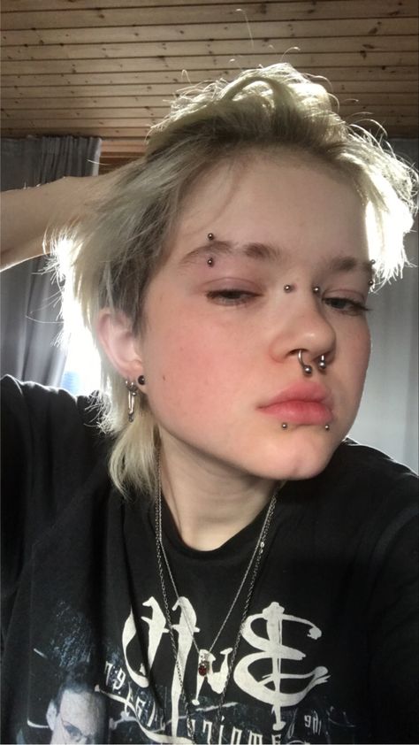 Mid Eyebrow Piercing, Men With Snakebites, Lowbrets Piercing, Punk Piercings Face, Face Piercing Set Up, Bridge Piercing Men, Piercing Set Up Face, Cool Piercings Face, Piercing Inspo Face