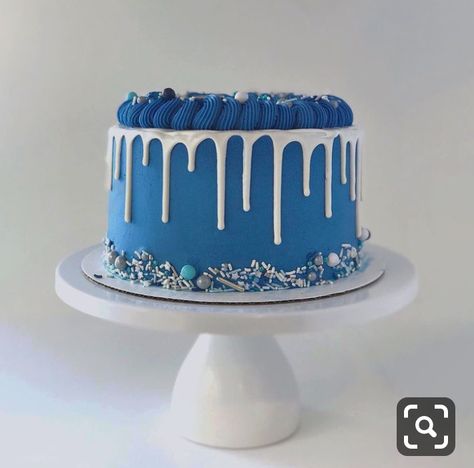 Bolo Drip Cake, Blue And White Cake, Blue Birthday Cakes, Anniversaire Diy, White Cake Recipe, Salty Cake, Magic Cake, Blue Cakes, Wedding Cake Stands