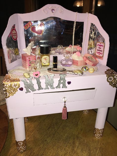 Valentine's Day box makeup vanity Valentines Day Boxes For School For Girl Preppy, Makeup Valentine Box Ideas, Lipstick Valentines Day Boxes, Makeup Vanity Valentine Box Ideas, Vanity Valentines Boxes, Valentine’s Day Boxes Girl Easy, Diy Makeup Vanity Ideas, Vanity Valentine Box Ideas, Valentine Box Makeup Vanity