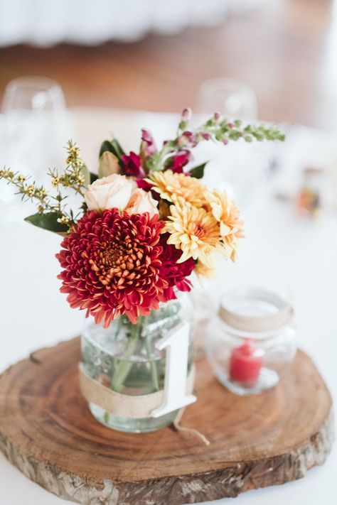 [PaidAd] 39 Essential Mason Jar Fall Centerpieces Wedding Hacks You'll Be Surprised By #masonjarfallcenterpieceswedding Rustic Country Centerpiece Wedding, Fall Flower Mason Jars, Simple Mason Jar Centerpieces Flowers, Autumn Wedding Flowers Centerpieces, Mason Jar Flower Centerpieces, Mason Jar Fall Centerpieces, Simple Fall Wedding Decor, Fall Centerpieces Wedding, Dahlia Arrangements