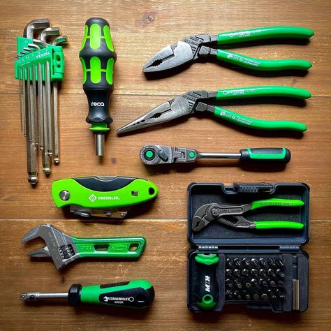 AR Tools on Instagram: “Back to Green! 🌳 #tool #tools #handtools #handtoolsonly #qualitytools #toolsofthetrade #greentools #orbiswill #orbistools #orbiswilltools…” Metal Work Bench, Bottle Necklace Diy, Wera Tools, Mechanic Shop, Vintage Hand Tools, Engineering Tools, Electrician Tools, Industrial Design Furniture, Camping Tools