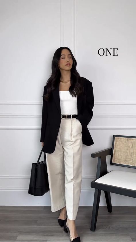 Formal White Tops For Women, Blazer Corporate Outfit, Winter White Work Outfit, Executive Wear Women, Business Travel Outfits Woman Classy, Grey Linen Trousers Outfit, Executive Style Women Office Wear, Japanese Work Outfit Women, Executive Woman Outfit