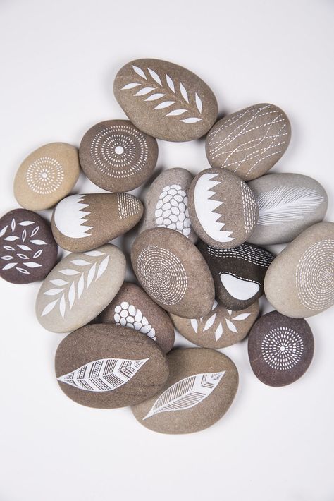 Natasha Newton, Buttons Crafts, Stones Aesthetic, Planet Design, Stone Art Painting, Painted Rocks Craft, Art & Craft Paint, Painted Rocks Diy, Rock Painting Patterns