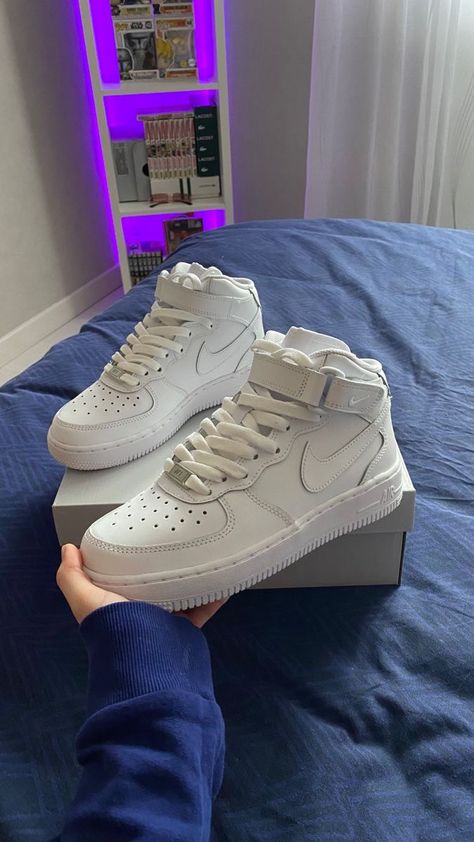 Nike Shoes 2023, Zapatillas Aesthetic, Af1 Mid, Air Force High, Shoes Aesthetic, Gym Aesthetic, Trendy Shoes Sneakers, White Nike Shoes, Pretty Shoes Sneakers