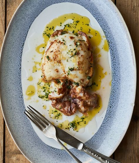 Cuttlefish ‘al mattone’ with garlic, lemon & parsley Cuttlefish Recipe, Cuttlefish Recipes, Italian Wedding Food, Rockfish Recipes, Fish Cooking, Cilantro Recipes, Spain Food, Cooking Chicken, Barbecue Grill