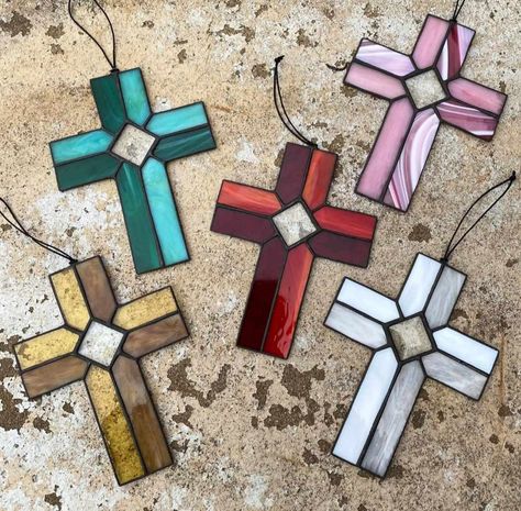 Christian Stained Glass Art, Small Stained Glass Projects Simple, Stained Glass Cross Pattern, Cross Stained Glass Patterns, Dawn Treader, Stained Glass Cross, Christmas Religious, Glass Painting Patterns, Stained Glass Patterns Free