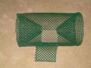 Picture of Fish Trap Crawfish Traps, Diy Fishing Bait, How To Make Traps, Fishing Traps, Survival Fishing, Bait Trap, Fish Trap, Fishing Stuff, Fishing Pictures