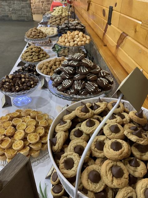 The Wedding Cookie Table Community Cookie Wedding Table, Cookie Wedding Display, Cookie Display Wedding, Cookies For Wedding Cookie Table, Cookie Table Wedding Display, Reception Cookies, Christmas Cookie Table, Cookie Station, Cookie Bar Wedding