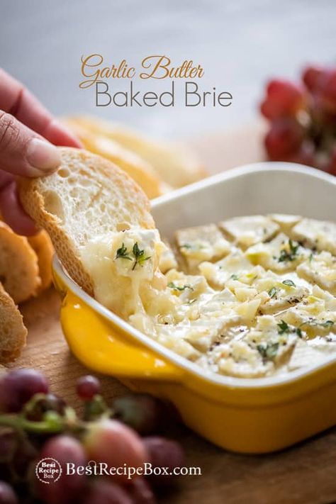 Brie Dip, Easy Baked Brie, Brie Cheese Recipes, Baked Brie Appetizer, Baked Brie Recipes, Dip Recipes Appetizers, Brie Appetizer, Brie Recipes, Healthy Recipes Easy Snacks