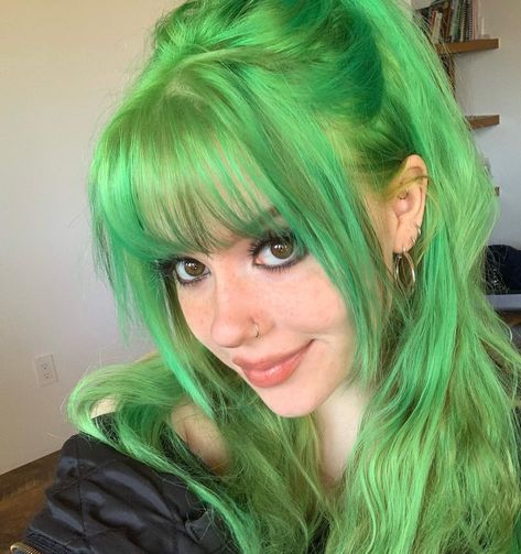 ･*˚⁺☠︎ 𝕰𝖑𝖊𝖈𝖙𝖗𝖆 ☠︎⁺˚*･’s Instagram photo: “okay so who agrees” Bangs Y2k, Hair Shag, Cosmetic Aesthetic, Neon Green Hair, Green Vibe, Green Hair Girl, Y2k Kawaii, Pretty Rainbow, Cute Hair Colors