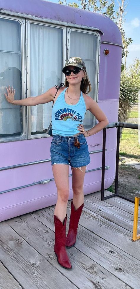 Genevieve Hannelius, G Hannelius, Saturday Night Live, Big Star, Meat, Concert, Quick Saves, Instagram