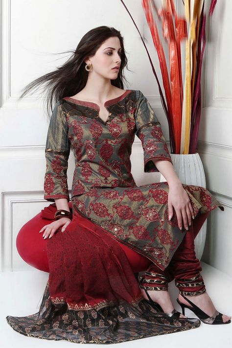 Suit Neck Designs Indian Style Latest, Suit Neck Designs Indian Style, Suit Designs Indian Style Neck, Suit Neck Designs Indian, Kameez Neck Designs, Suit Designs Indian Style, Salwar Kameez Neck Designs, Front Neck Designs, Salwar Suit Neck Designs