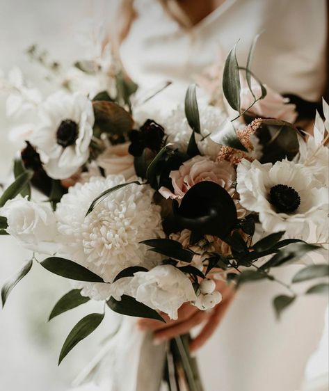 Black White Bridal Bouquet, Elopement Wedding Bouquet, Black Flowers For Wedding, Monochrome Wedding Bouquet, Moody White Wedding, Moody Wedding Bouquets, Moody Flowers Wedding, Black Flower Wedding Bouquet, Moody Bouquet Wedding