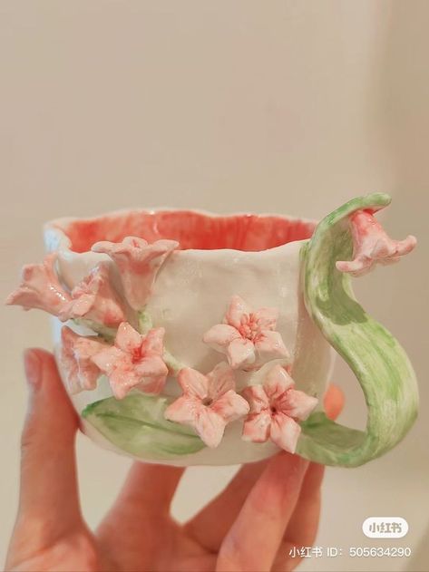 Homemade Stromboli, Handmade Mugs, Clay Diy Projects, Pretty Mugs, Tanah Liat, Handmade Mug, Clay Mugs, Pottery Crafts, Diy Pottery