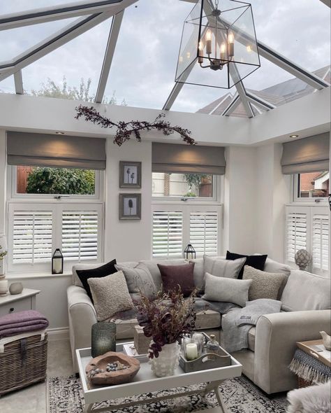 Conservatory Roof Ideas, Conservatory Blinds Ideas, Conservatory Interiors, Conservatory Blinds, Conservatory Living Room, Chill Out Room, Orangery Extension, Conservatory Interior, Conservatory Decor