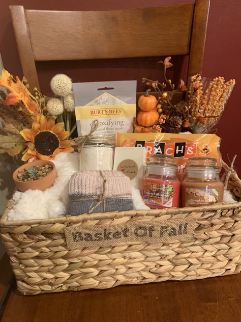 Fall Birthday Basket Ideas, Gratitude Basket Ideas, Fall Neighbor Gift Basket, Self Care Raffle Basket Ideas, Cozy Raffle Basket Ideas, Fall Goodie Basket, Fall Basket Ideas For Girlfriend, Fall Theme Basket Ideas, Fall Boo Baskets