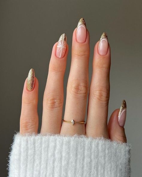 27 Classy Nails For Christmas 2023 To Get Into The Holiday Spirit Ongles Beiges, Nye Nails, Bridesmaids Nails, Gold Glitter Nails, Thanksgiving Nails, New Year's Nails, Xmas Nails, Classy Nails, Valentine's Day Nails