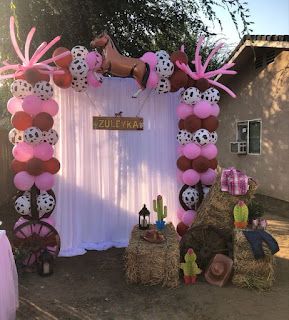 Cowgirl Decorations Party, Charro Party Ideas, Cowgirl Decorations, Country Birthday Party, Rodeo Birthday Parties, Cow Birthday Parties, Western Birthday Party, Farm Themed Birthday Party, Horse Birthday Parties