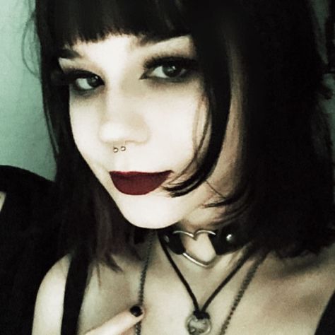 Egirl Makeup Goth, Mall Goth Makeup, Trad Goth Makeup, Futuristic Makeup, Egirl Makeup, Gothic Photography, Dark Green Aesthetic, Gothic Models, Alternative Makeup