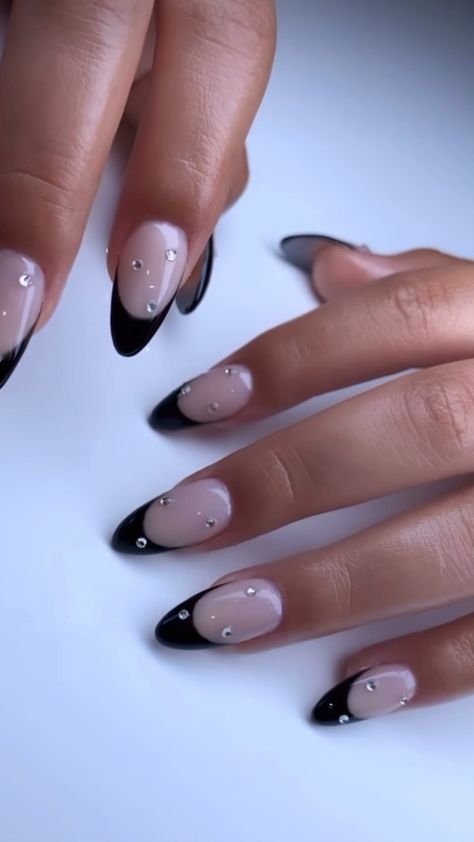 Almond Black Acrylic Nails, Nail Designs Round Shape, Almond Round Nails, Nail Designs Round, Short Almond Nails Ideas, Almond Nails Ideas, Country Acrylic Nails, Round Nail Designs, Birthday Nail Designs