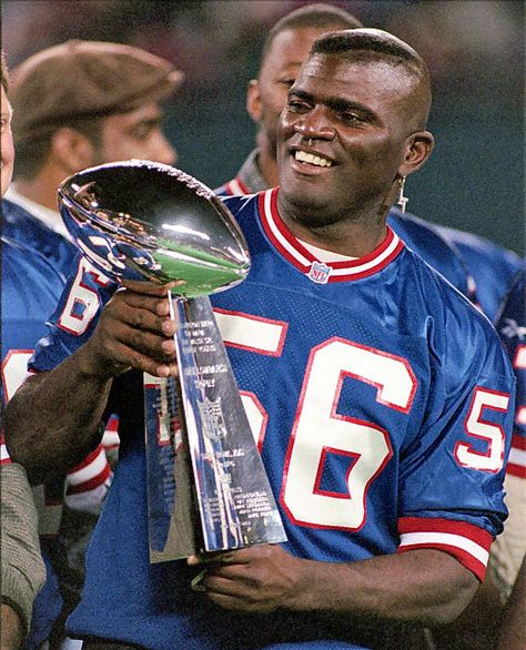 LT- Wasn't the greatest person off the field, but he sure was a good player. Taylor Wallpaper, Ny Giants Football, Lawrence Taylor, Football Draft, Nfl Football Pictures, New York Giants Football, New York Football, Nfl Football Players, Giants Football