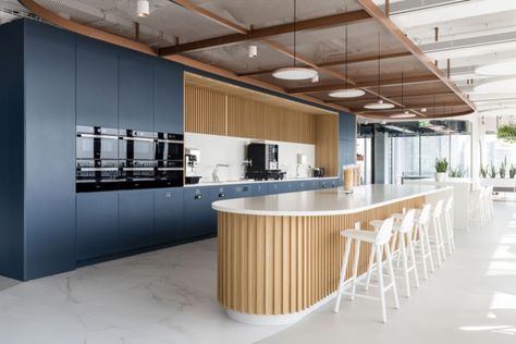 Office Cafeteria Design, Canteen Design, Exposed Ceiling, Office Cafeteria, Cafeteria Design, Office Canteen, Tech Office, Spacious Office, Office Break Room