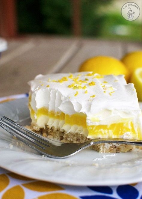 Crazy Cake Recipes, Lemon Lush Dessert, Lush Dessert, Dessert Lemon, Easy Delicious Cakes, Lemon Lush, Citrus Desserts, Cheesecake Bites Recipe, Lemon Dessert