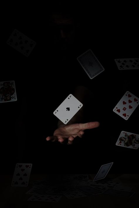 Card Magic, Playing Card Aesthetic, Deck Of Cards Aesthetic, Solitaire Card Game, Magic Illusions, Lightroom Presets For Portraits, Money Games, Iphone Wallpaper Hipster, Trouble Maker