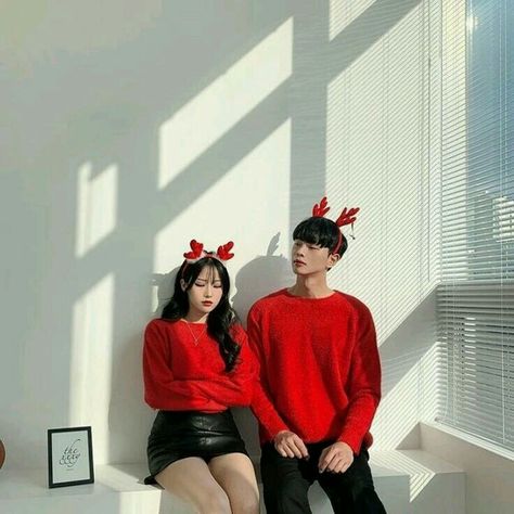 Valentine Couple Outfits, Couple Outfits Korean, Academia Inspiration, Korean Couple Outfits, Grunge Wear, 80s Skater, Soft Ideas, Skater Fashion, Baddie Clothes