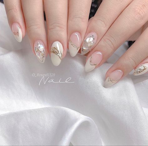 Gold Nail, Nails Gel, Nail Polishes, My Life, Nail Art, Nails, Gold, White, Instagram