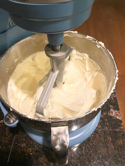 Silky Smooth Vanilla Buttercream! Vanilla Icing For Cake, Piping Frosting Recipe, Smooth Buttercream Recipe, American Buttercream Frosting Recipe, Buttercream Frosting Recipe Easy, Silky Buttercream, Cream Cheese Homemade, Cake Filling Recipes, Frosting Recipes Easy