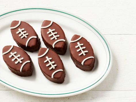 Football Ice Cream Sandwiches, Super Bowl Sweets, Superbowl Party Desserts, Football Shaped Foods, Superbowl Desserts, Homemade Ice Cream Sandwiches, Super Bowl Recipes, Mocha Frosting, Peanut Butter Dip